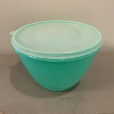 Vintage Tupperware Crisp-It Bowl with Original Lid 679-17 & 680-2 Lettuce Bowl