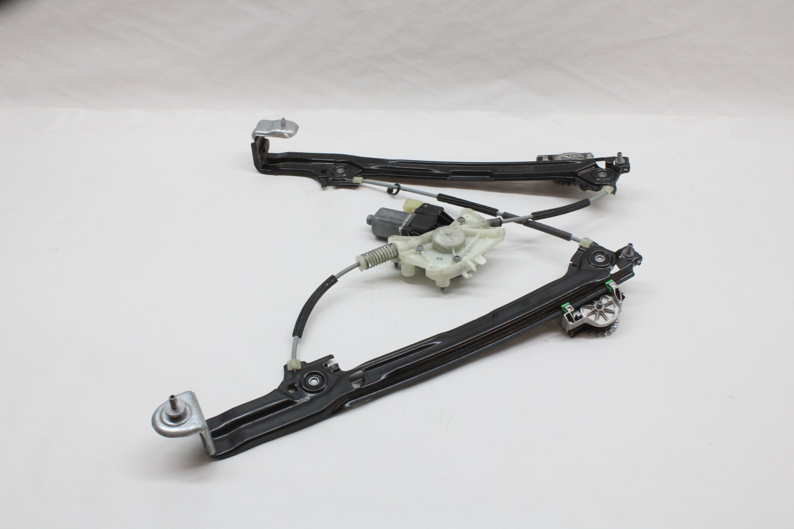 2022 MASERATI LEVANTE REAR LEFT DOOR WINDOW REGULATOR 670156111 OEM 2017-2024