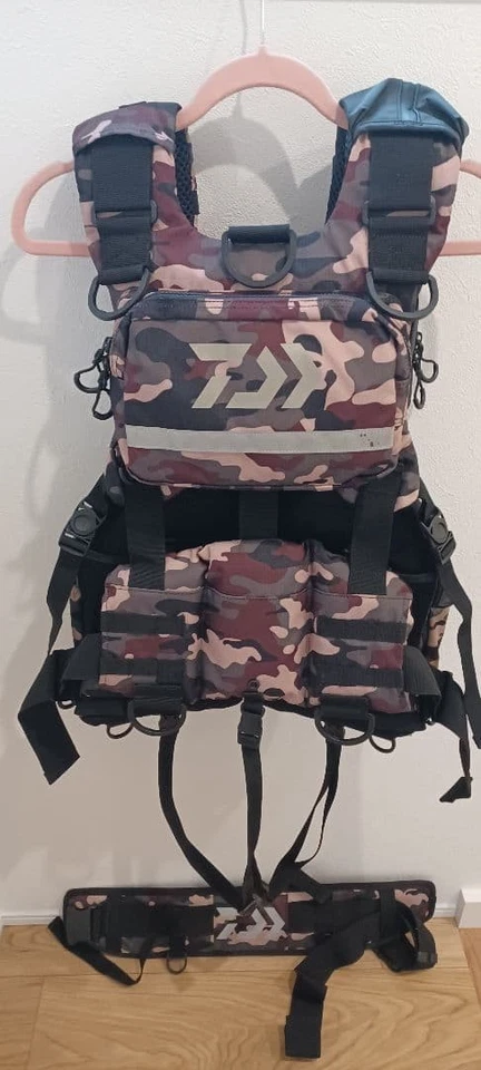 Chaleco Daiwa DF-6107 Bench Cool Game III Verde Camuflaje Talla Gratis Usado Foto 2 de 4