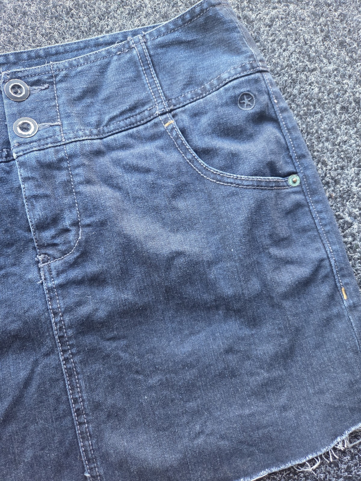 Vintage Converse One Star Denim Mini Skirt Dark Wash Size 10 Y2K Distressed Hem image 4