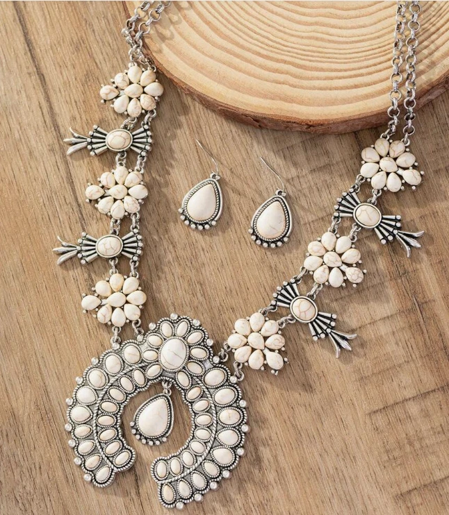 JUEGO DE JOYAS - 3 piezas Pendientes Collar Estilo Flor de Calabaza Occidental Blanco sobre Plata Foto 4 de 4