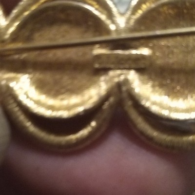 Gold Tone Metal Bar Brooch Pin, Cream Pearl Cabochon Main Stone
