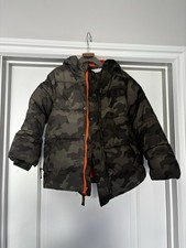 Amazon Essentials Toddlers Hooded Puffer Jacket Size 4-5 Years