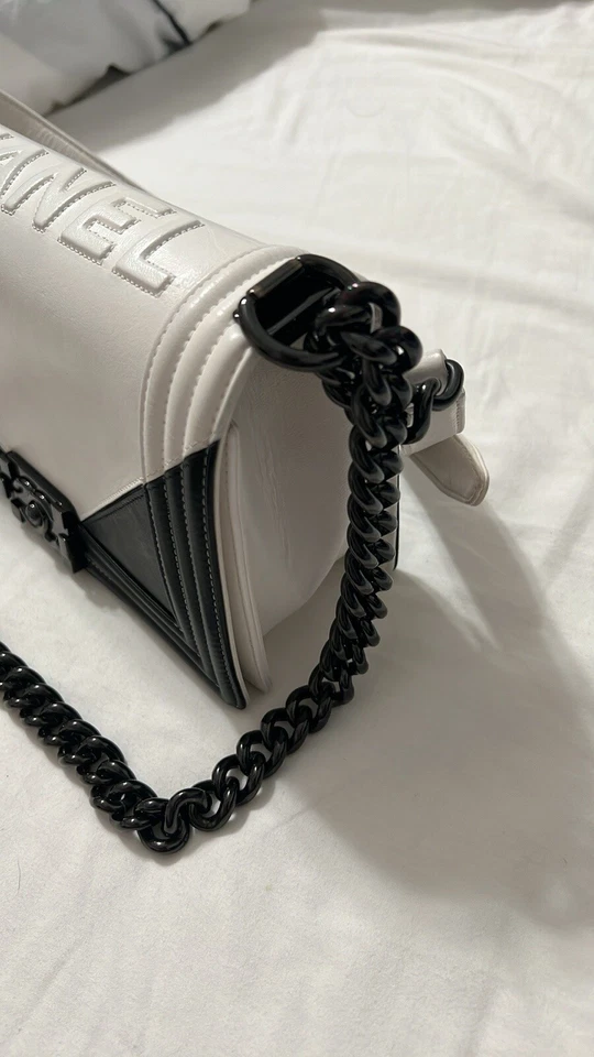 BOLSO NIÑO CHANEL BLANCO Y NEGRO GEOMÉTRICO MEDIANO Foto 4 de 4