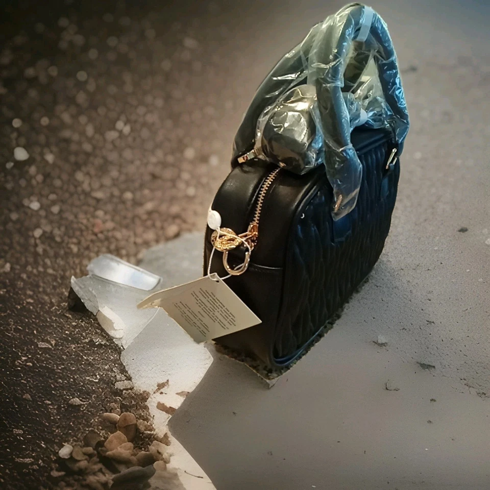 Bolso de hombro/cartera de mano Valentino Orlandi acolchado negro V-3009 herrajes dorados Foto 4 de 4