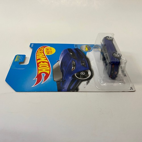 Hot Wheels 2015 Ford Mustang GT Convertible - Picture 2 of 11
