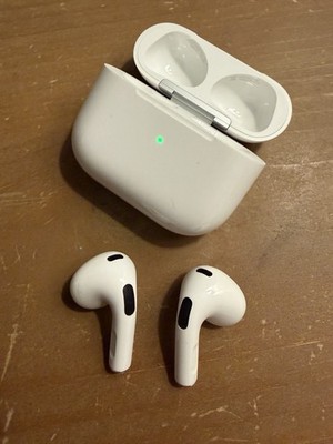 Apple AirPods 3rd Gen Lightning Charging Case White A2565