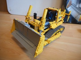 LEGO Technic Power Functions Bulldozer with Box (Lego No: 8275)