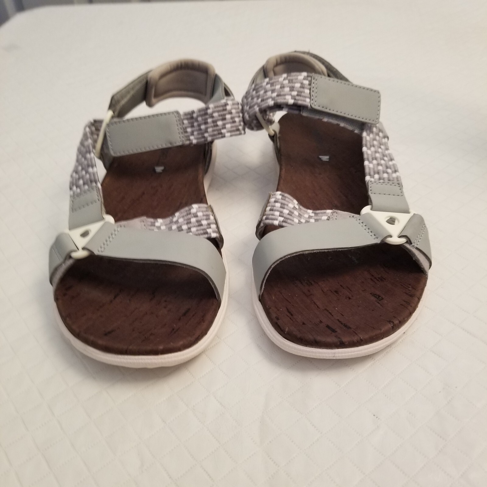 Merrell taglia 7 sandali con cinturino posteriore intrecciato grigio