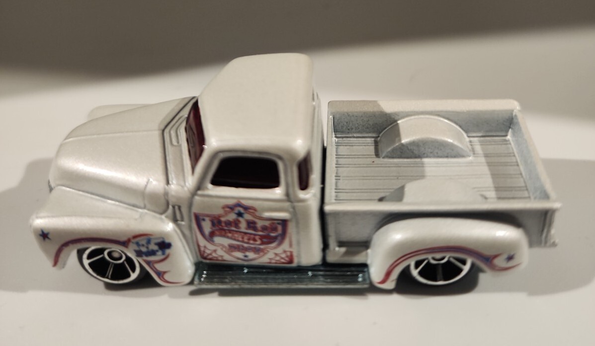Genuine Hotwheels Mattel '52 Chevy Hot Rod Shop Collectible