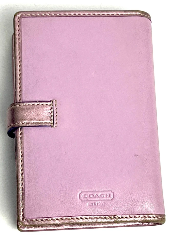 Coach Organizador Planificador Cuero Lavanda Púrpura Dirección Pluma Logo Metálico Y2K Foto 2 de 4