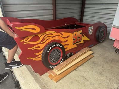 4 piece ultra RARE VINTAGE Lightning mcqueen CARS Kids Bedroom Set METAL + WOOD