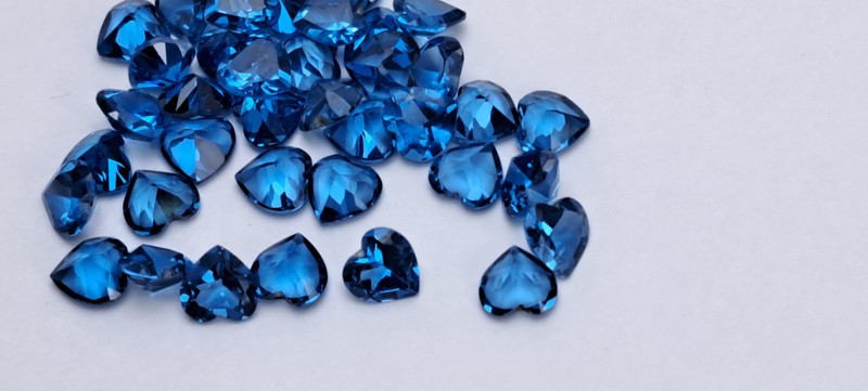 40 pieces 8mm Blue Heart Shaped CZ Cubic Zirconia Loose Stones