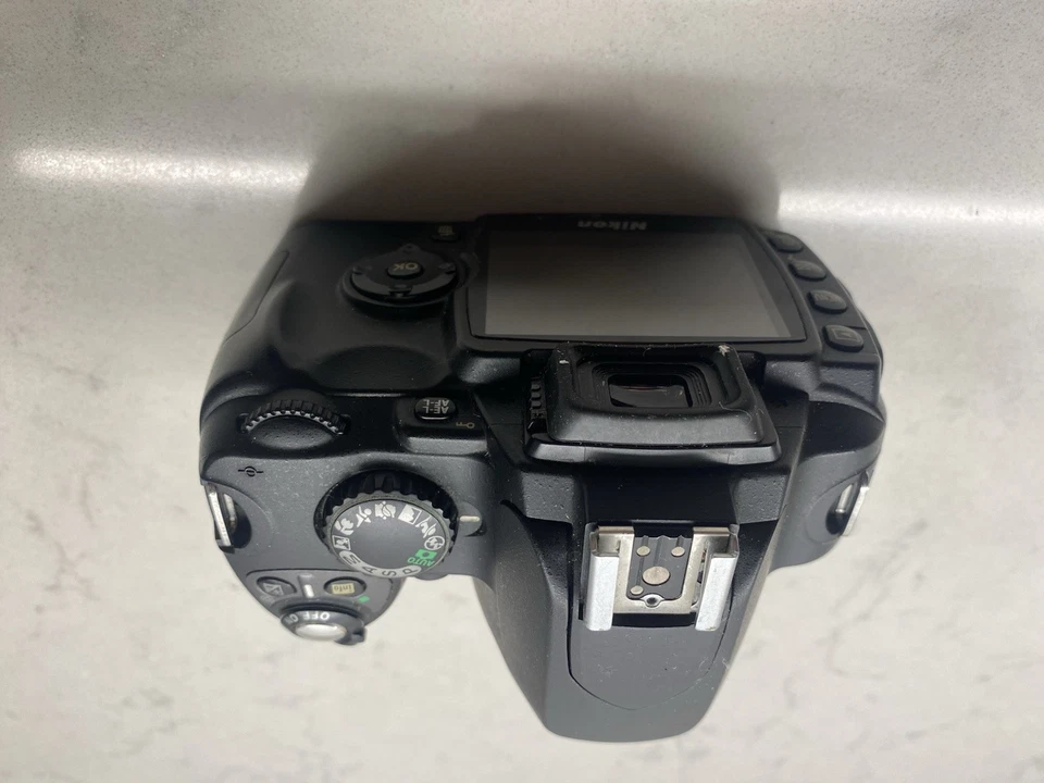 Nikon D40 Digital SLR Camera Body Megapixels, Nikon F-mount) – Body Only - Image 3 of 4