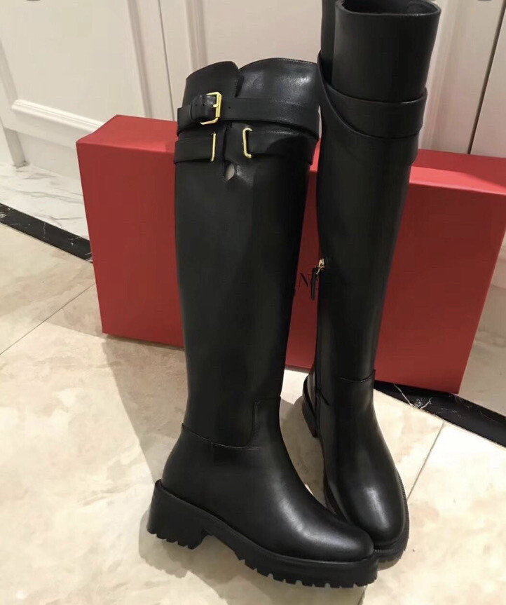 Authentic VALENTINO GARAVANI RUNWAY Bowrap buckled textured