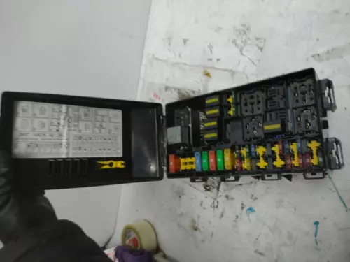 2M5T14A067BB Porta Fusibili per FORD FOCUS BERLINA (CAK) Ambiente 1998 892767 - Foto 1 di 4