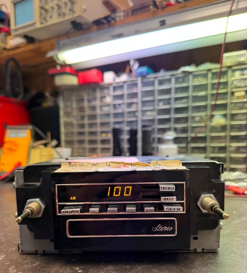 SUPERB REFURBISHED Genuine GM Delco 2700 Series Digital ETR AM FM Stereo Radio - Image 2 of 4