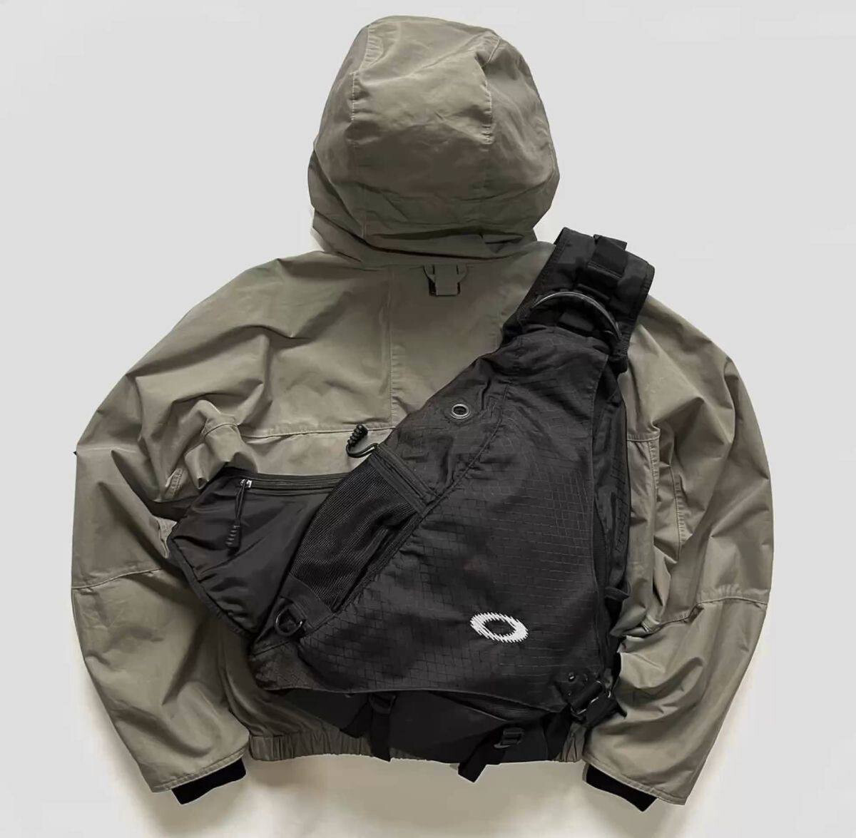 Oakley Vintage Sling Bag, Crossbody, Software, Messenger Bag Oakley Vintage Sling Bag, Crossbody, Software, Messenger Bag