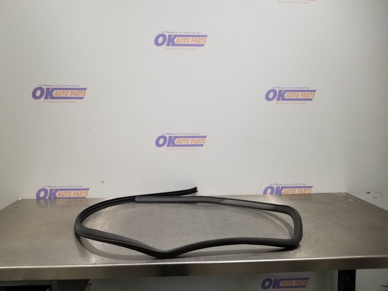 11 MERCEDES BENZ SLS AMG C197 DOOR WEATHERSTRIP RIGHT PASSENGER