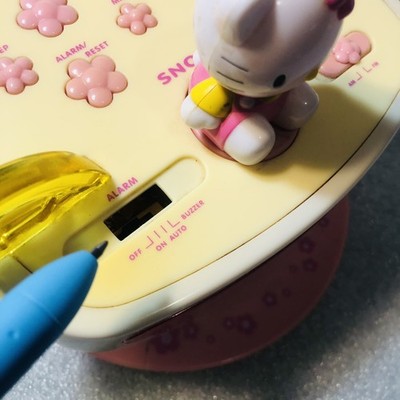 Vtg Hello Kitty Tea Cup Alarm Clock Radio AM/FM Night Light KT2055