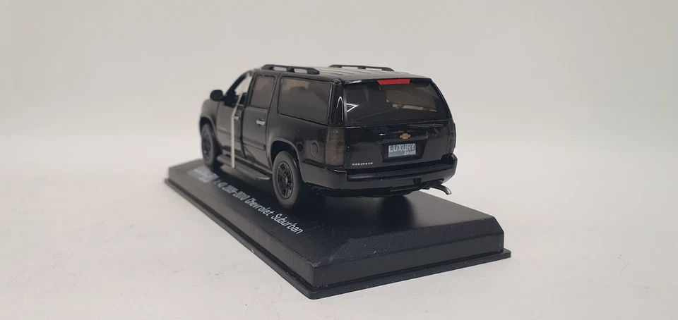 1/43 CHEVROLET SUBURBAN BLACKOUT EDITION 2009 LUXURY DIECAST LDSN675BK NO MATRIX - Image 3 of 4