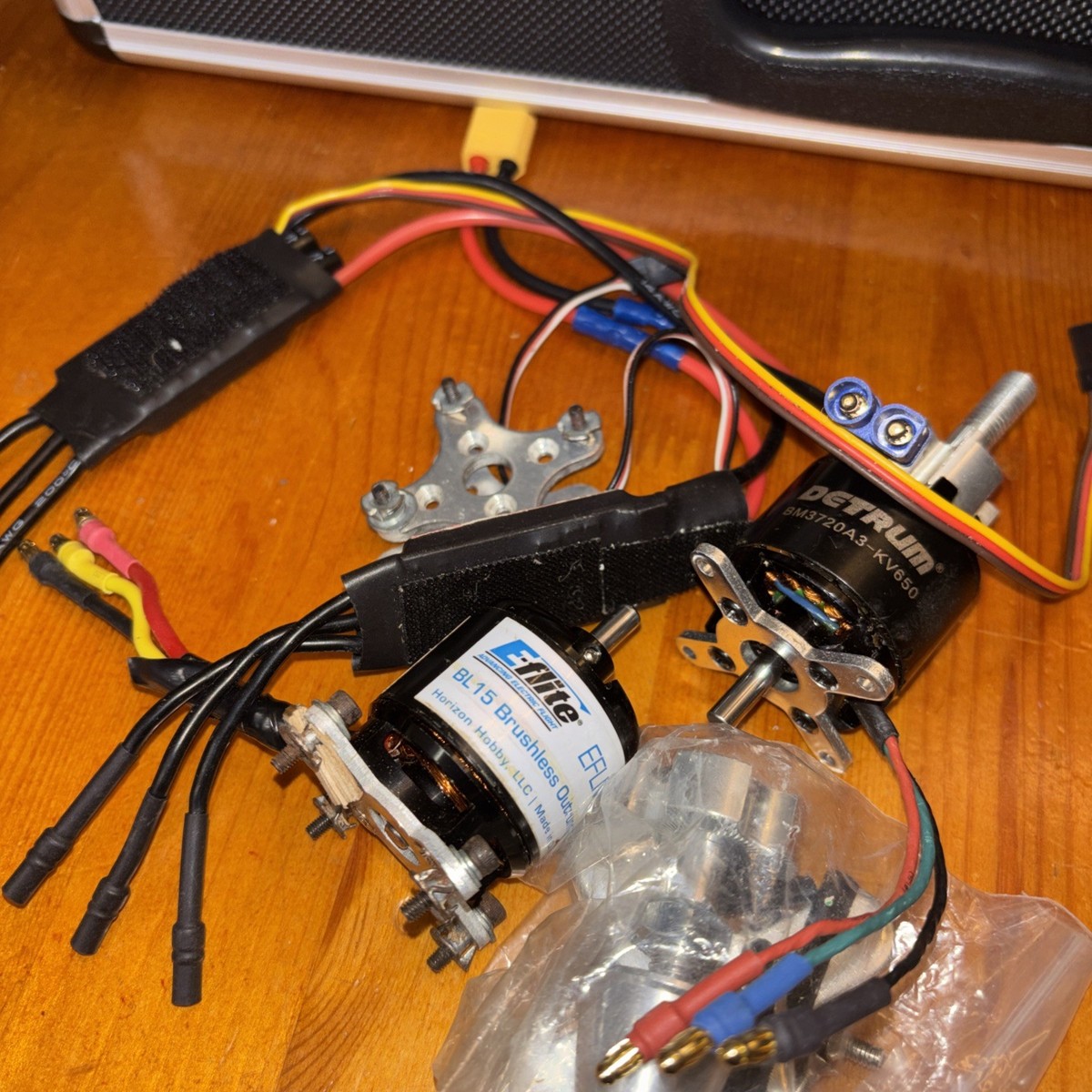 MOTEUR C2836 850KV 67grs KAVAN - SAS