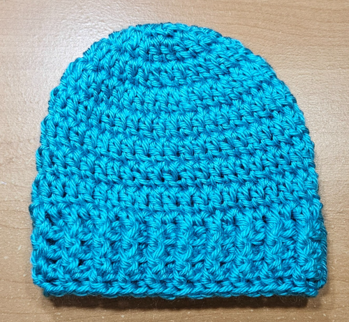 Beanie Frühchen Baby Junge Mütze einfarbig Handarbeit gehäkelt Puppe mintblau