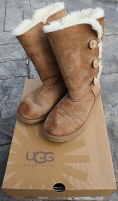 UGG Austrailia K Bailey Button Triplet 1962Y K Chestnut Youth Size