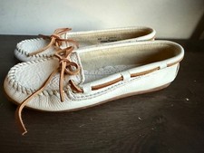 New MINNETONKA 611S White Leather Boat Driving Moccasins Women sz 6