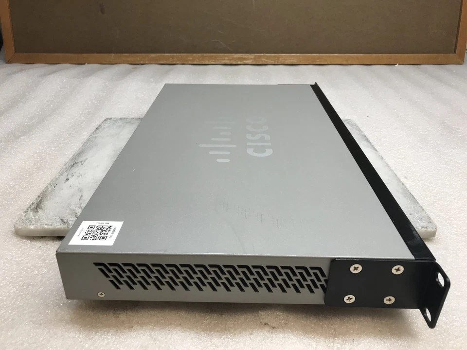 Cisco Small Business SG200-26 26 Port Smart Gigabit Ethernet Network Switch - Image 4 of 4