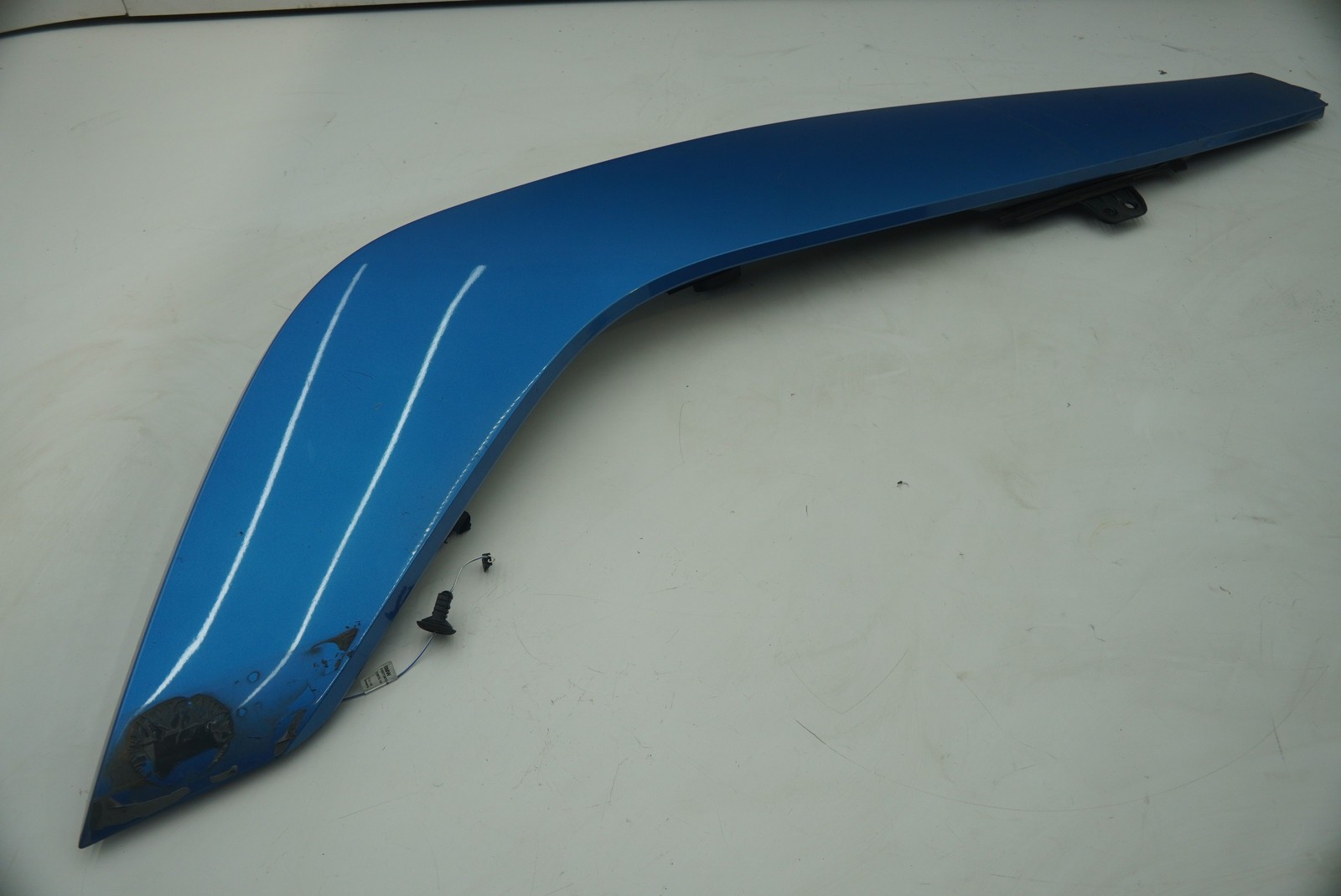 Rear Left Upper Quarter Panel Spoiler Light Trim 51627372043 BMW i8 14-20 *Note*