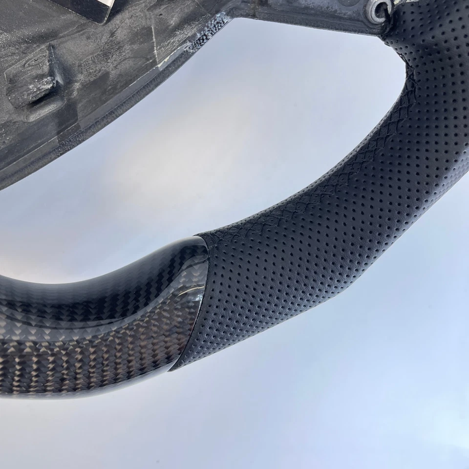 Volante de fibra de carbono real para SAAB 9-3 2006-2008/cuero perforado Foto 4 de 4