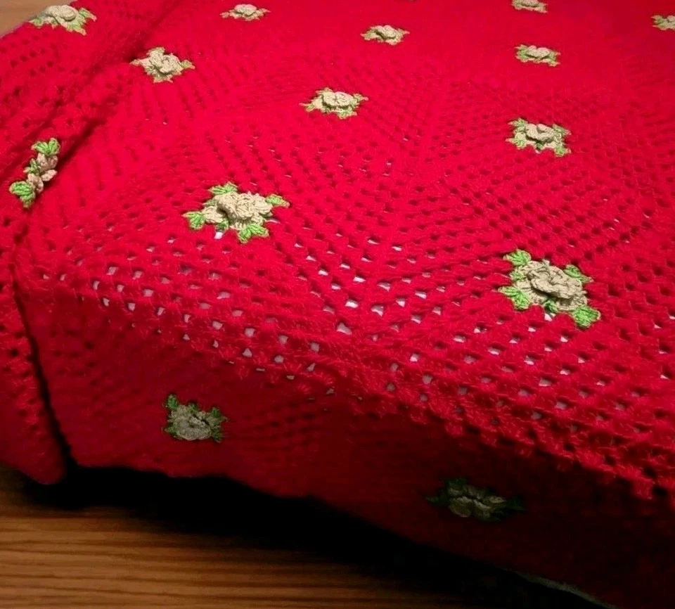 VTG Crochet Rose Afghan Throw Blanket 3D Granny Amber Rose Festive Red 108x78 - Image 4 of 4