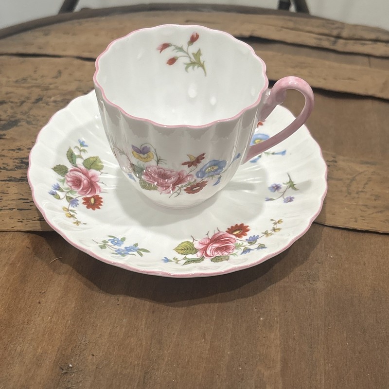 Vintage Shelley Fine Bone China England Rose Red Daisy Floral Demitasse 13425