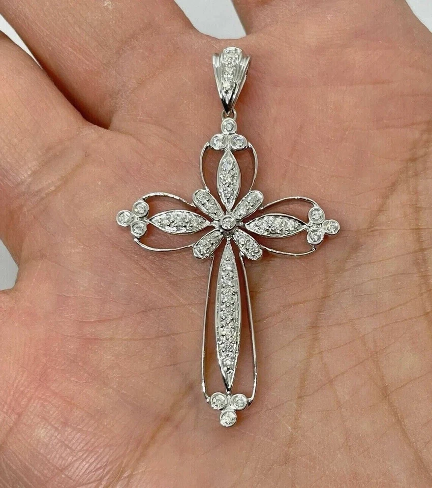 Colgante de cadena cruzada de diamantes de moissanita de corte redondo de 1 quilate enchapado en oro blanco de 14K Foto 3 de 4