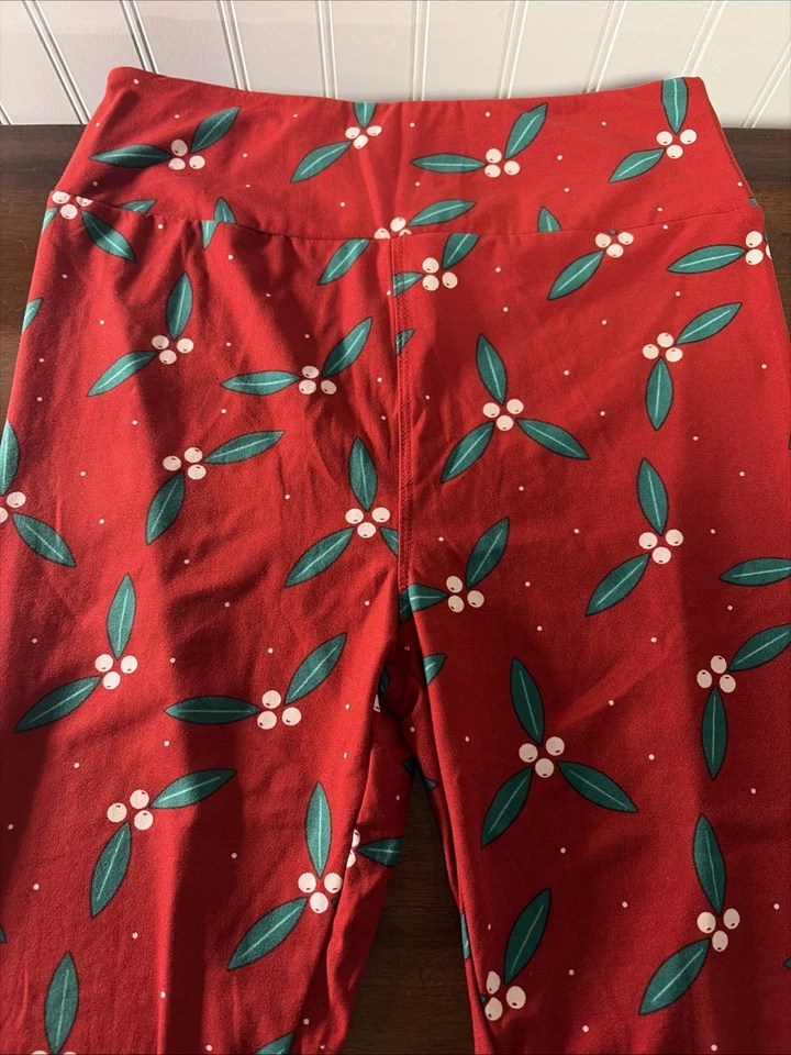 New LuLaRoe DREAM Christmas Holly Berry Mistletoe Red Leggings Size OS (2-10) - Image 2 of 4