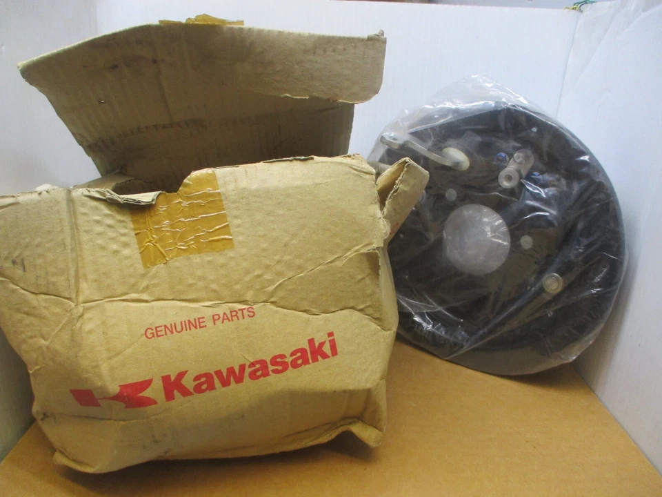 Conjunto de panel-freno trasero izquierdo Kawasaki genuino 41035-7506 Foto 4 de 4