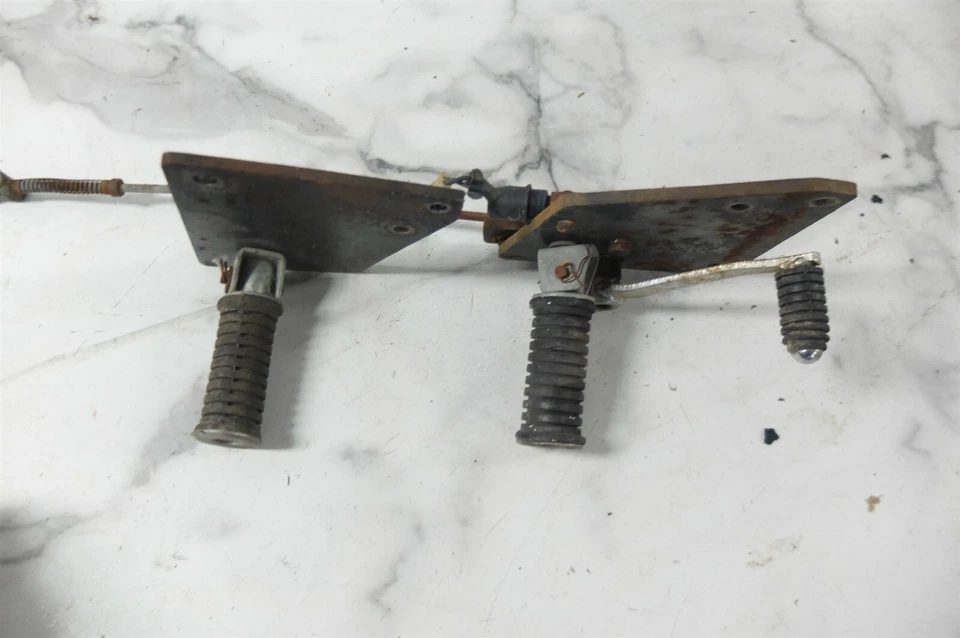 72 clavijas reposapiés delanteras derecha izquierda Yamaha DS7 DS 7 RD 250 RD250 y soporte de montaje Foto 4 de 4