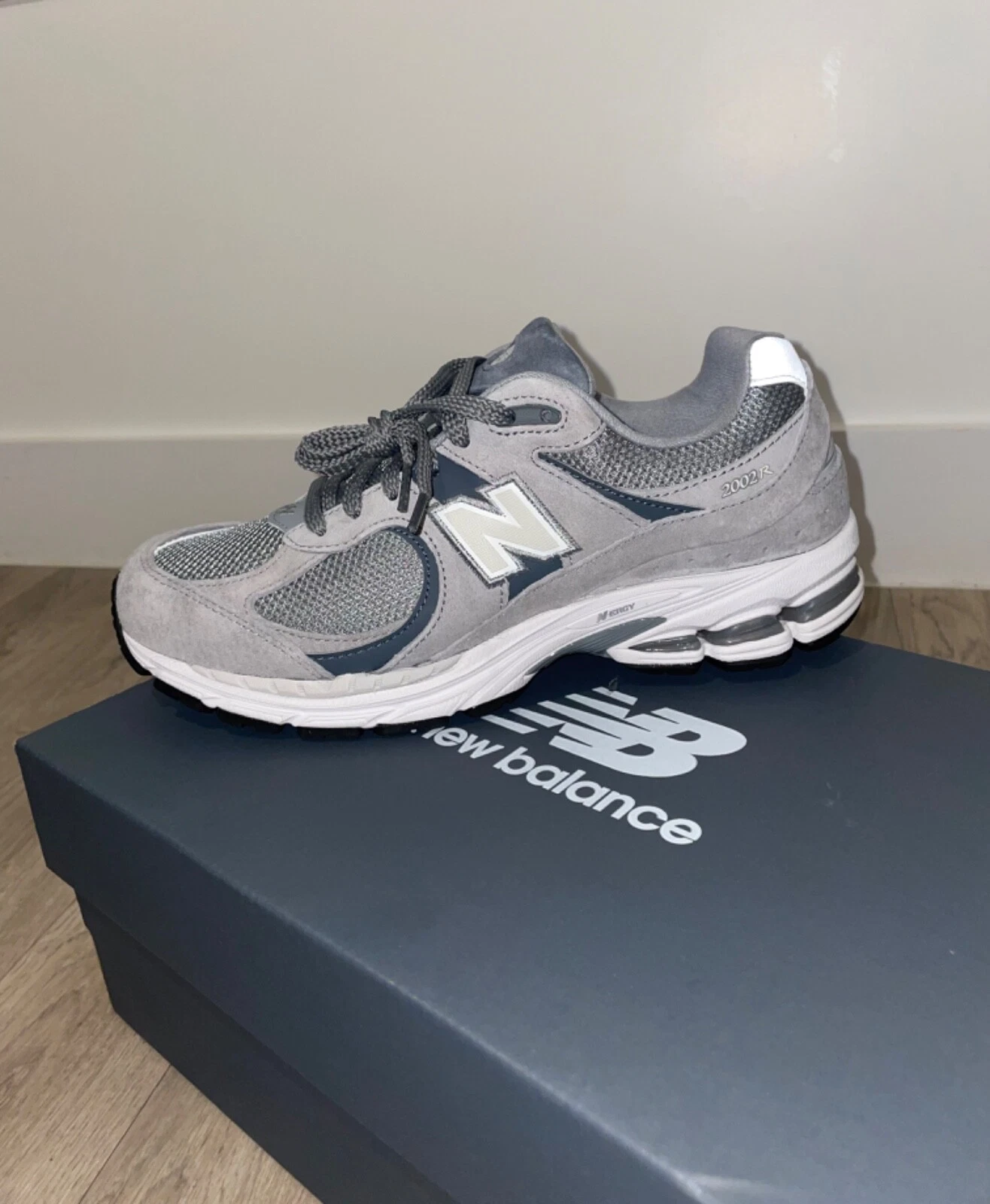 New Balance 2002R acciaio grigio taglia UK 8 PREZZO DI LISTINO £ 130
