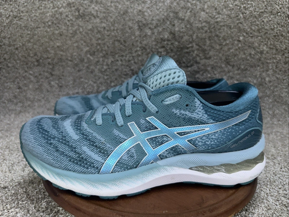 ASICS ゲルニンバス23 グレー/ブルー 雲の上で走っているような履き心地を提供するロングセラーモデル スパイク・シューズ
