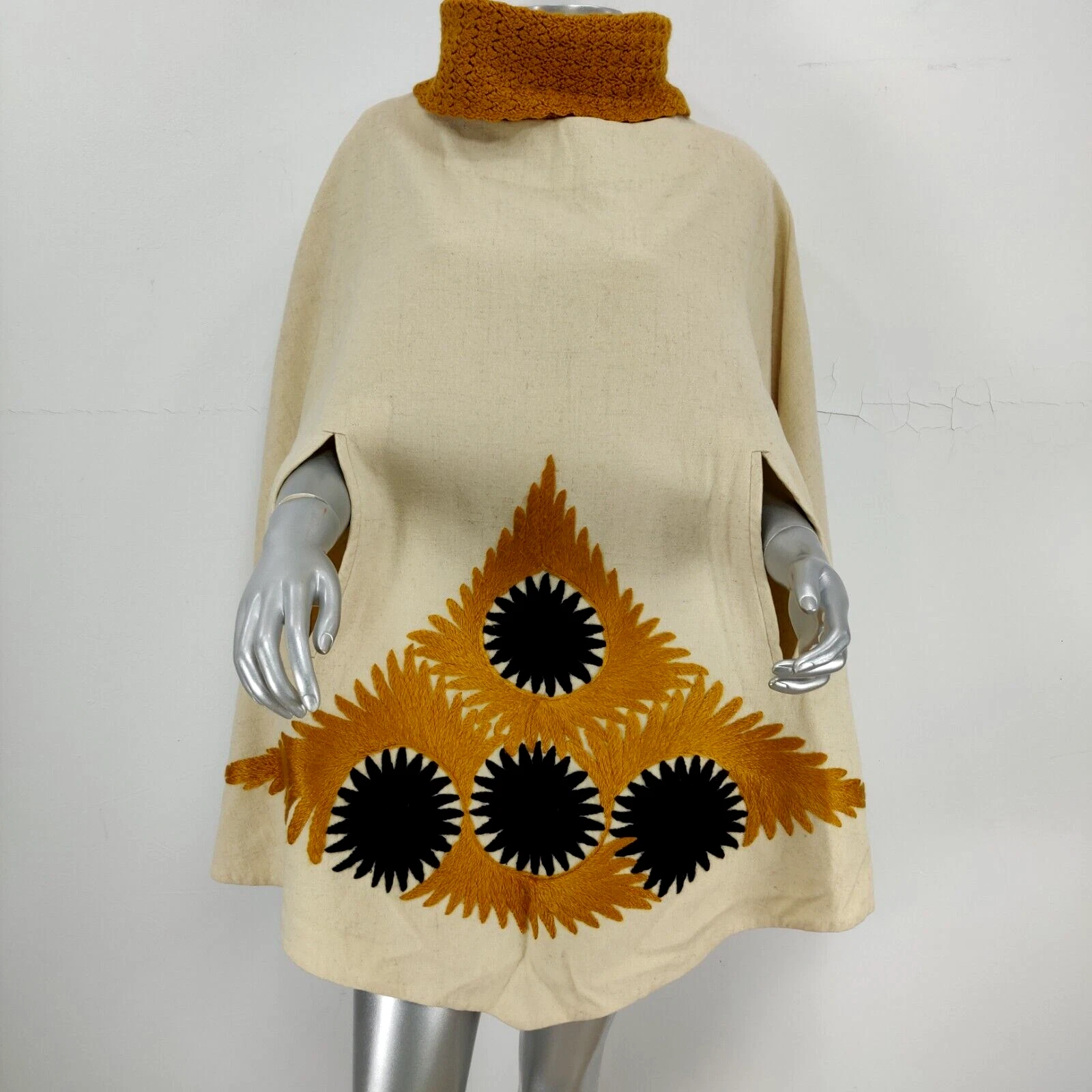Gogo Olga Fisch One Size Wool Poncho Cape Embroidered Bohemian Floral Cream VTG
