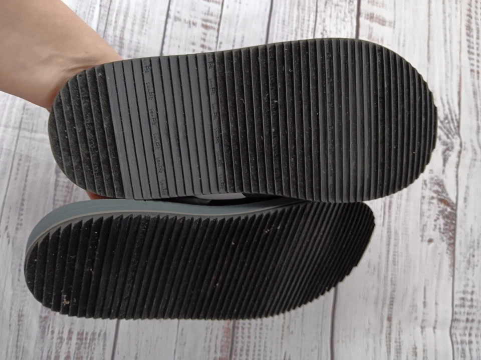 Zapatos sin cordones Sanuk Puffer Low Big Kids LiL negros talla 5 Foto 3 de 4