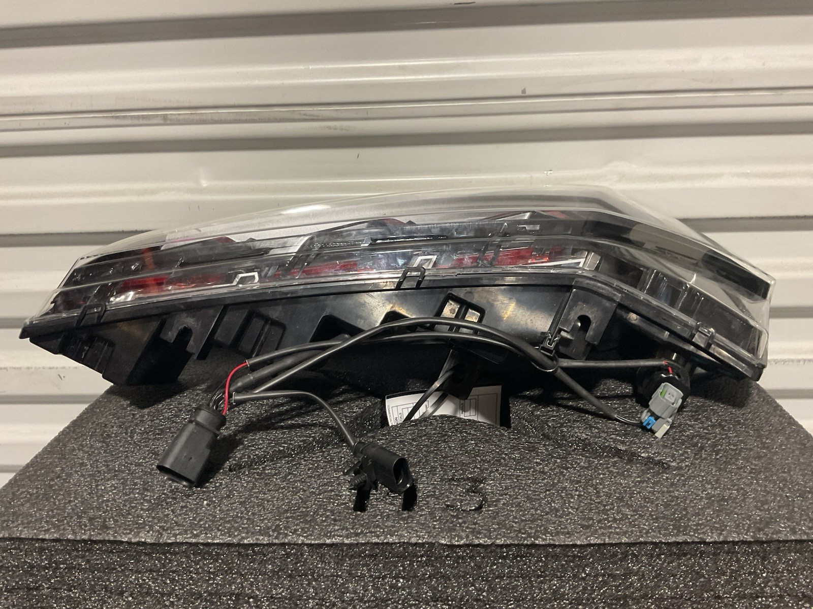 LAMBORGHINI AVENTADOR 470945095J LEFT TAIL LIGHT OEM USED