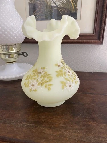 Vintage Fenton Hand Painted Daisies UV Vaseline Custard Ruffled Edge Vase SIGNED