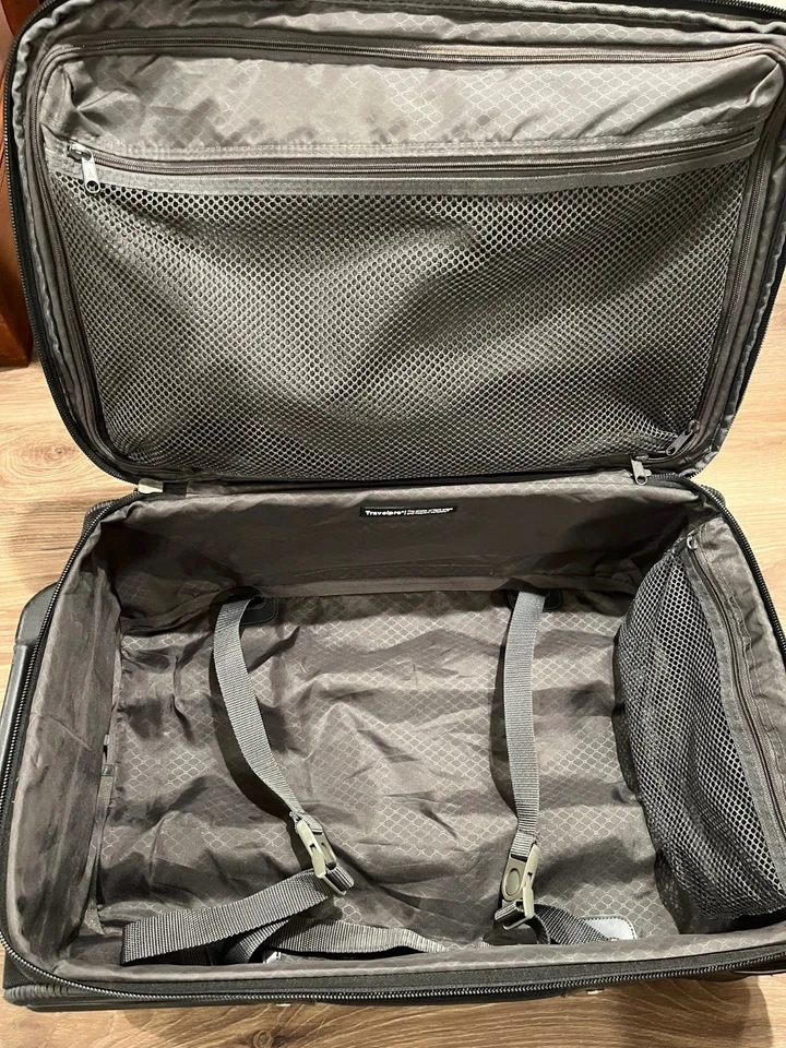 Equipaje TravelPro 22" Roll-Aboard Foto 3 de 3