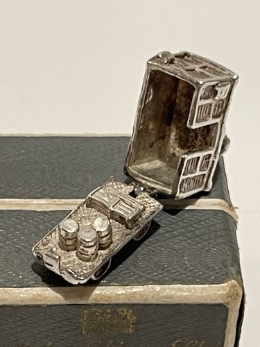 VINTAGE SILVER RARE OPENING NUVO RAILWAY GOODS CARRIAGE CHARM - Picture 4 of 12