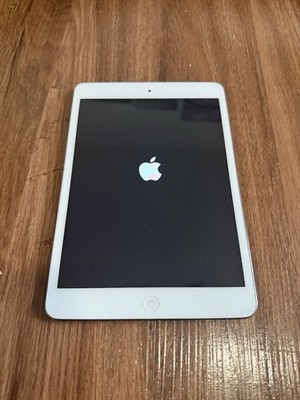 Apple iPad Mini 2 16GB, Silver, Wi-Fi, 7.9in Tablet