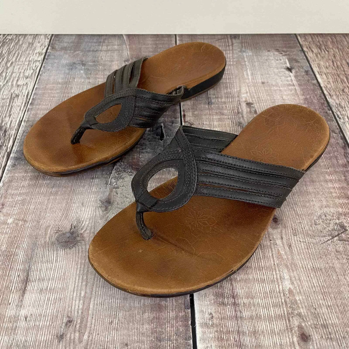Merrell leather shop flip flops