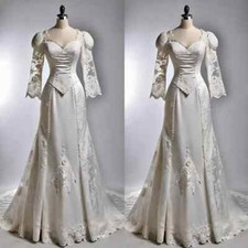 Ivory Vintage Long Sleeves Wedding Dresses V Neck Lace Appliques Bridal Gowns
