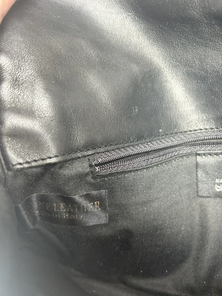 Baguette de hombro de cuero y pelo de becerro rojo cereza con herrajes plateados Foto 4 de 4